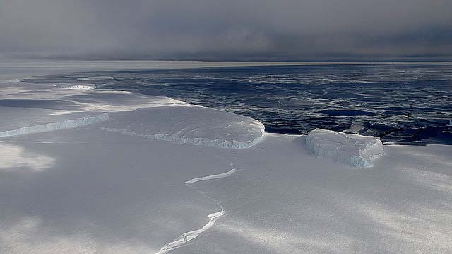"Ross Sea" by VasenkaPhotography licensed under CC BY 2.0
