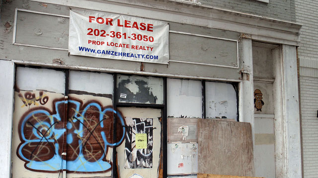 "For Lease" by Daniel Lobo licensed under CC BY 2.0