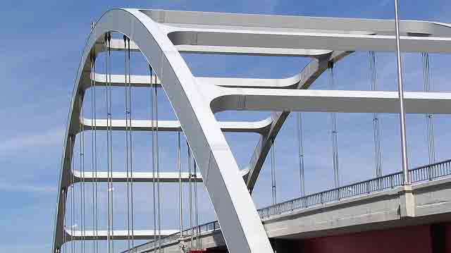 "Gateway Bridge - Nashville, TN" by Brent Moore licensed under CC BY 2.0